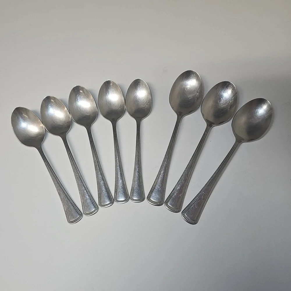 8 Oneida NEEDLEPOINT Beaded Artistry Stainless‎ 1881 Rogers Ltd Oval Soup Spoons
